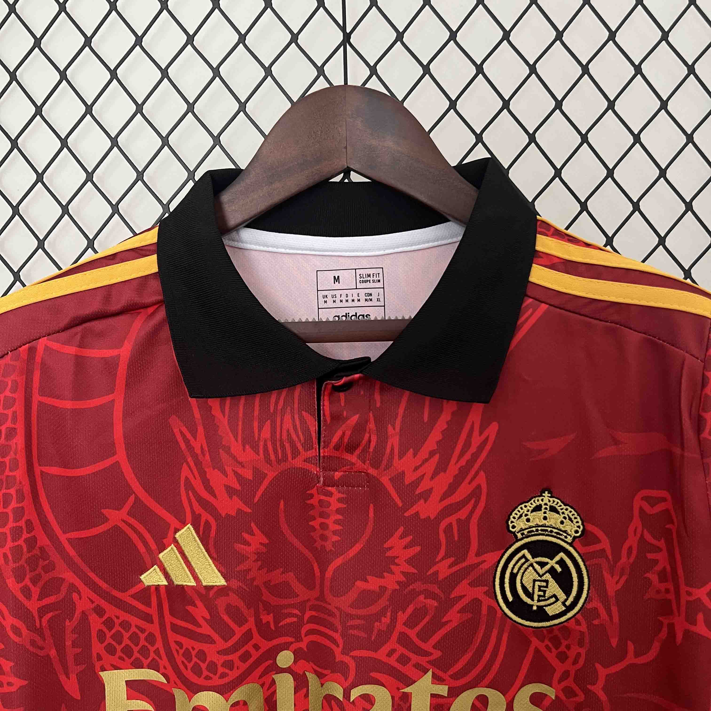 2024/25 MAILLOT REAL MADRID CONCEPT DRAGON ROUGE