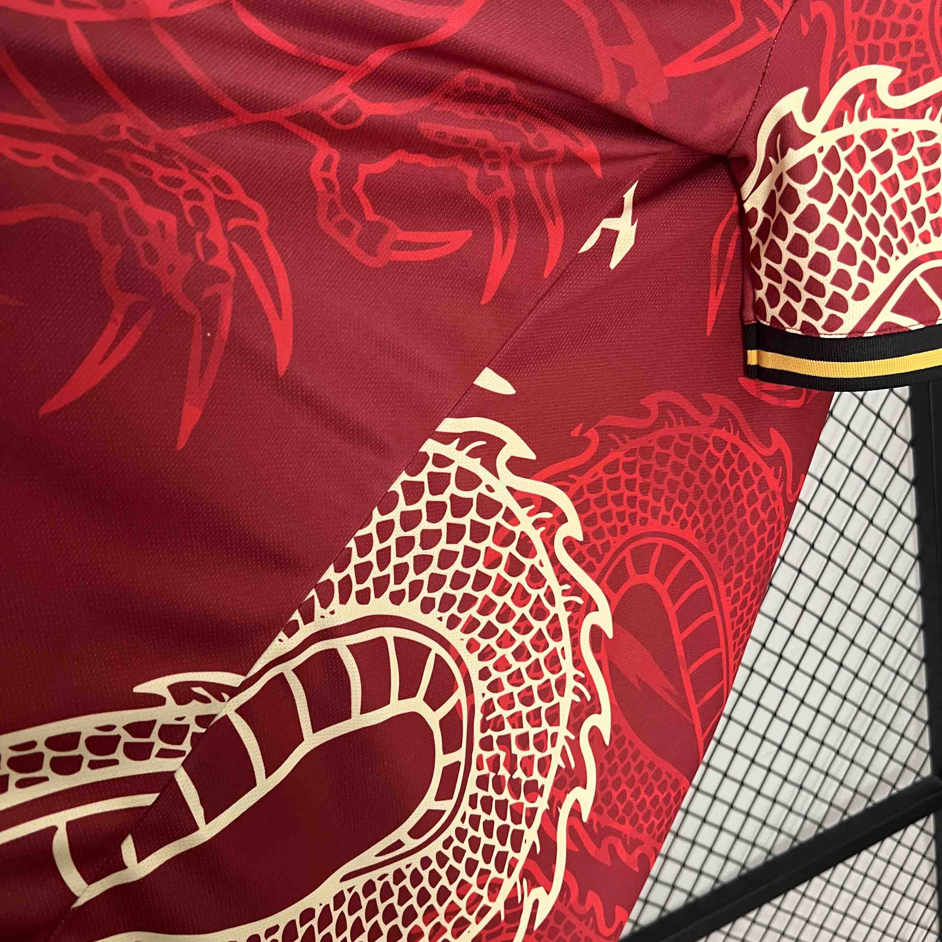 2024/25 MAILLOT REAL MADRID CONCEPT DRAGON ROUGE